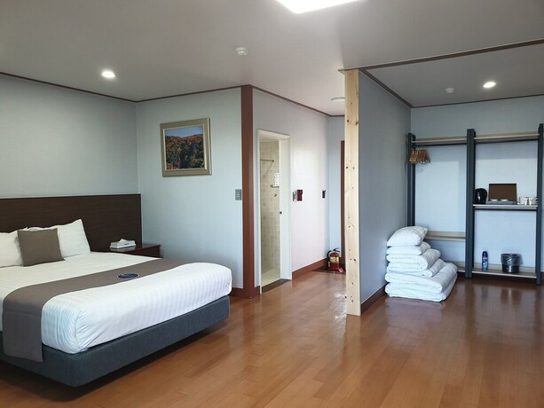 Imagen de la habitación del Hotel Sea Cliff Jeju. Foto 27