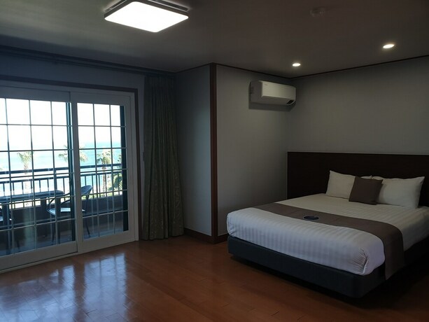 Imagen de la habitación del Hotel Sea Cliff Jeju. Foto 36