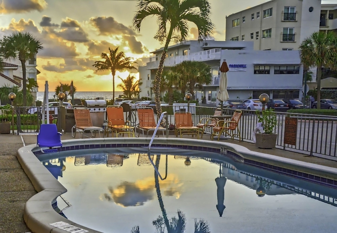 Imagen de la piscina del Hotel Sea Cliff Motel. Foto 18