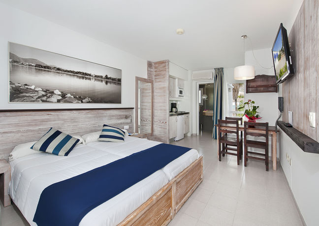 Imagen de la habitación del Hotel Sea Club Mediterranean Resort. Foto 13