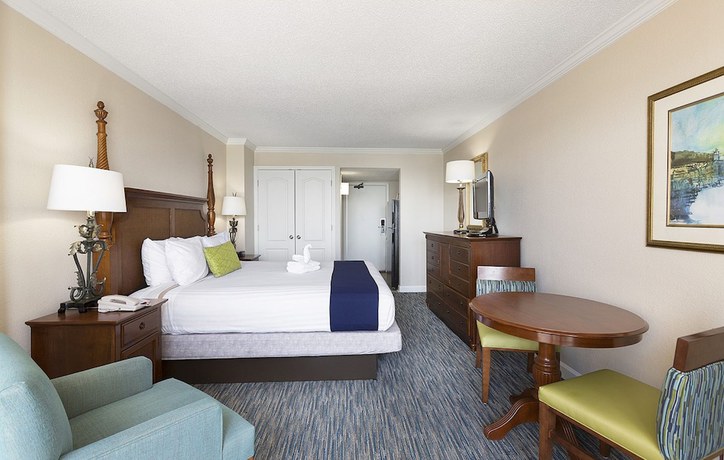 Imagen de la habitación del Hotel Sea Crest Oceanfront Resort. Foto 17