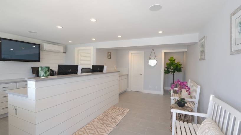 Imagen de los interiores del Hotel Sea Crest Resort. Foto 16