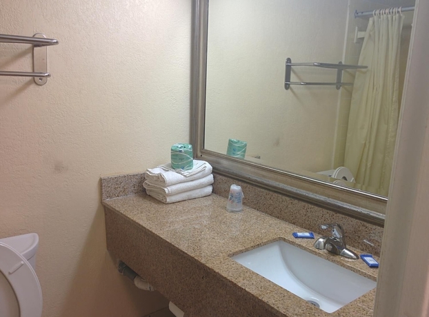 Imagen de la habitación del Hotel Sea Dunes Oceanfront. Foto 15