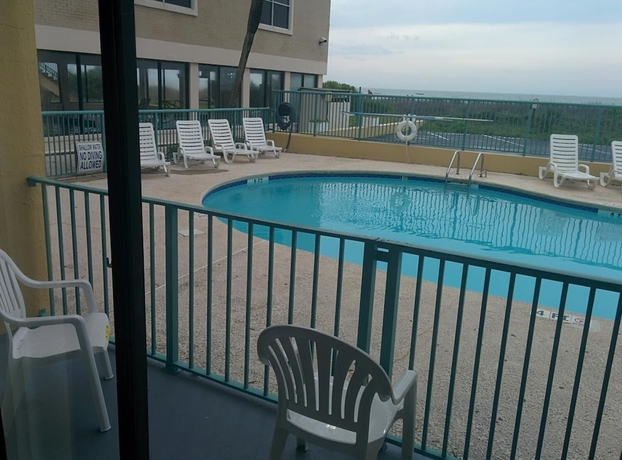Imagen de la piscina del Hotel Sea Dunes Oceanfront. Foto 18