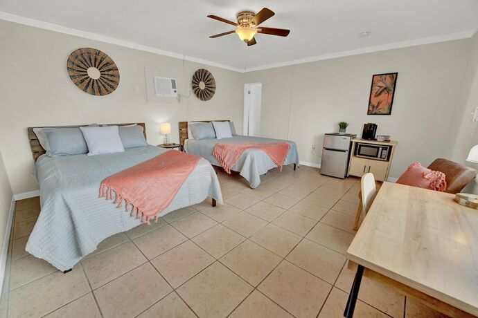 Imagen general del Hotel Sea Foam Suites. Foto 7
