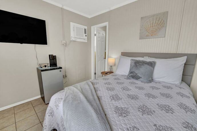 Imagen de la habitación del Hotel Sea Foam Suites. Foto 11