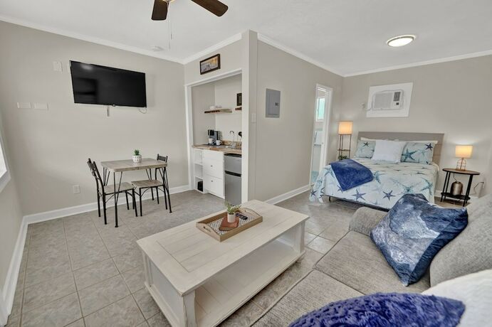 Imagen de la habitación del Hotel Sea Foam Suites. Foto 12