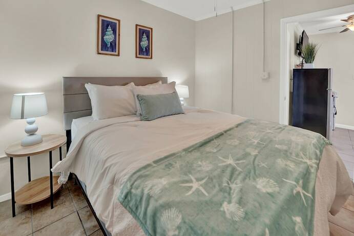 Imagen de la habitación del Hotel Sea Foam Suites. Foto 13