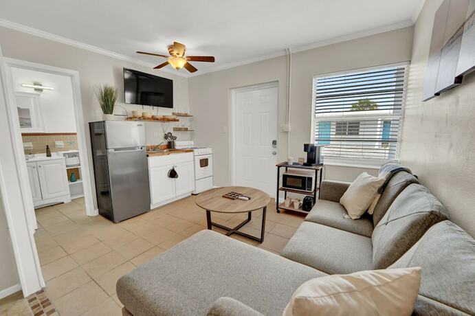 Imagen de la habitación del Hotel Sea Foam Suites. Foto 15