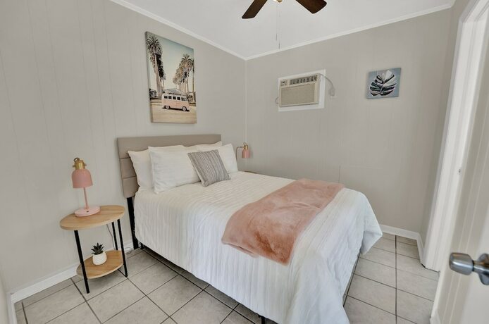 Imagen de la habitación del Hotel Sea Foam Suites. Foto 18