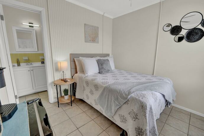 Imagen de la habitación del Hotel Sea Foam Suites. Foto 19