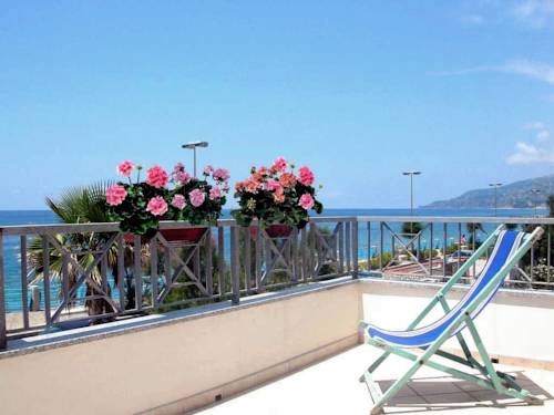 Imagen de la habitación del Hotel Sea Garden, ACQUAPPESA. Foto 3