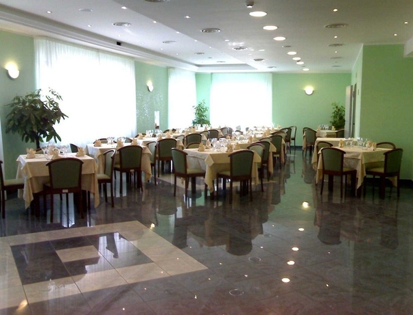 Imagen del bar/restaurante del Hotel Sea Garden, ACQUAPPESA. Foto 2
