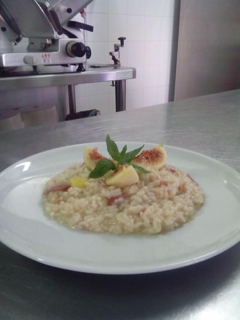 Imagen del bar/restaurante del Hotel Sea Garden, ACQUAPPESA. Foto 3