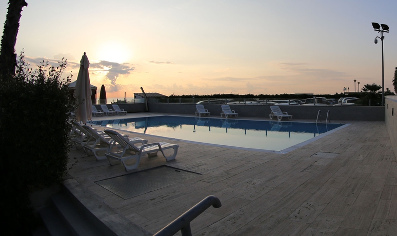 Imagen de la piscina del Hotel Sea Lion. Foto 11