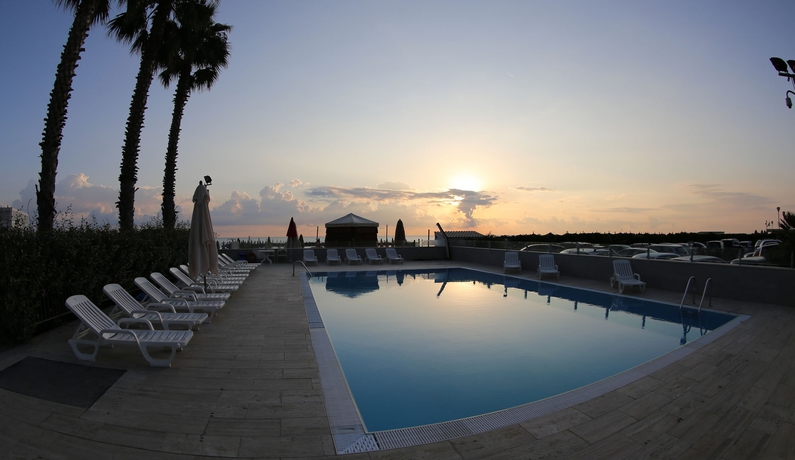 Imagen de la piscina del Hotel Sea Lion. Foto 12