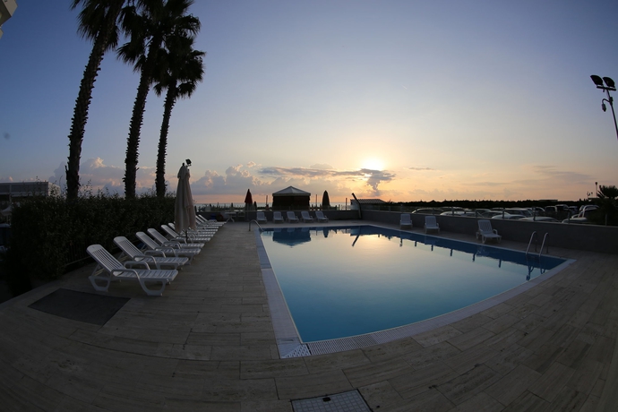 Imagen de la piscina del Hotel Sea Lion. Foto 13