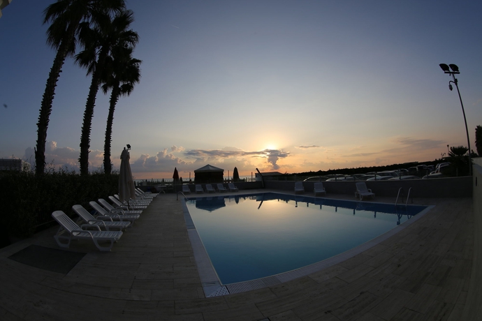 Imagen de la piscina del Hotel Sea Lion. Foto 14