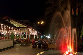 Imagen del bar/restaurante del Hotel Sea Mist Resort, Candolim. Foto 9