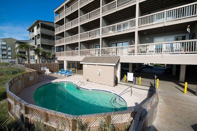 Imagen de la piscina del Hotel Sea Mystique Murrells Inlet a Ramada by Wyndham. Foto 18