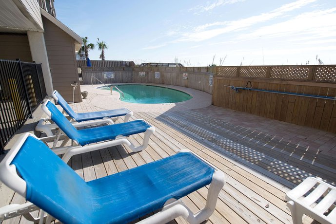 Imagen de la piscina del Hotel Sea Mystique Murrells Inlet a Ramada by Wyndham. Foto 20