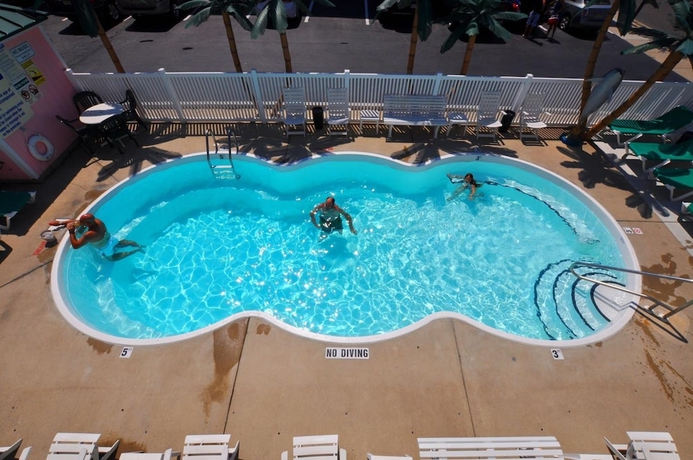 Imagen de la piscina del Hotel Sea N Sun Resort. Foto 16