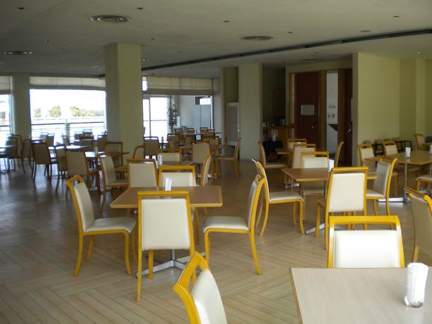 Imagen del bar/restaurante del Hotel Sea Paradise Inn. Foto 4