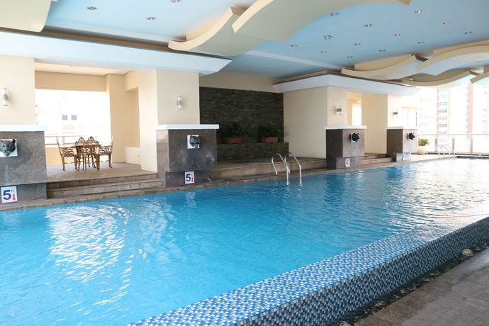 Imagen de la piscina del Hotel Sea Pearl Manila Suites. Foto 18
