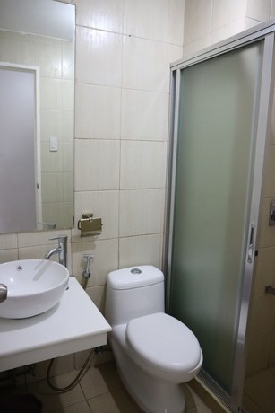 Imagen de la habitación del Hotel Sea Pearl Manila Suites. Foto 13