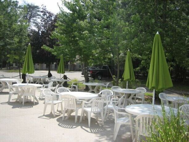 Imagen del bar/restaurante del Hotel Sea Pines Rv Resort And Campground. Foto 18
