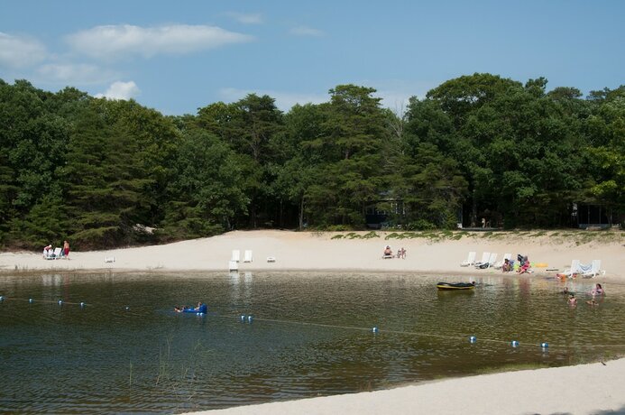 Imagen general del Hotel Sea Pines Rv Resort And Campground. Foto 14