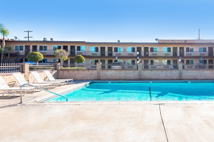Imagen de la piscina del Hotel Sea Rock Inn - Los Angeles. Foto 15