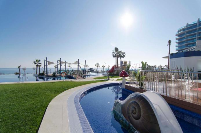 Imagen de la piscina del Hotel Sea Senses Apartments - Marholidays. Foto 3
