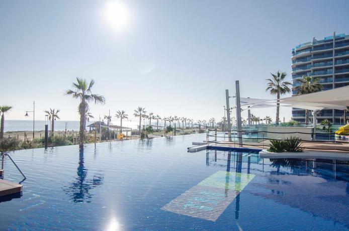 Imagen de la piscina del Hotel Sea Senses Apartments - Marholidays. Foto 5