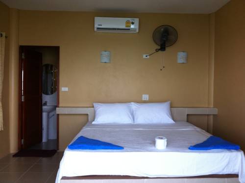 Imagen de la habitación del Hotel Sea Sunset Resort. Foto 6