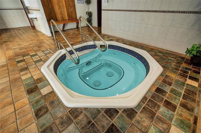 Imagen de la piscina del Hotel Sea To Sky And Conference Centre, Squamish. Foto 18