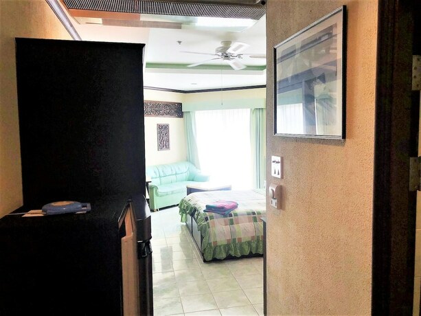 Imagen general del Hotel Sea View Apartment Rimhad Condominium Pattaya. Foto 15