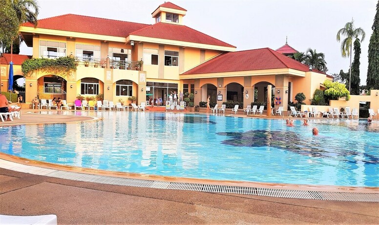 Imagen general del Hotel Sea View Beach Condo Jomtien Pattaya Large Pool. Foto 4