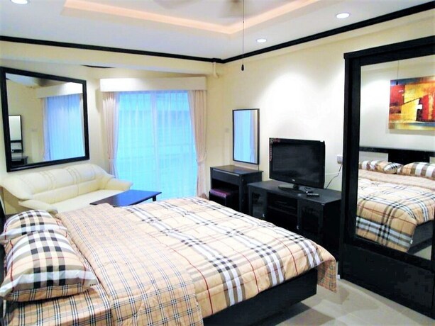 Imagen general del Hotel Sea View Beach Condo Jomtien Pattaya Large Pool. Foto 6