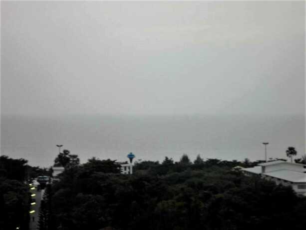 Imagen general del Hotel Sea View Beach Condo Jomtien Pattaya Large Pool. Foto 16