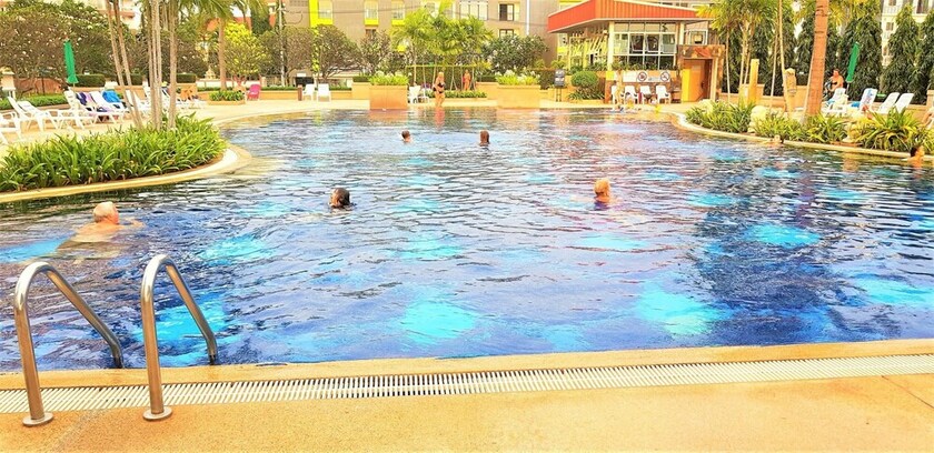 Imagen general del Hotel Sea Views At Jomtien Beach. Foto 2