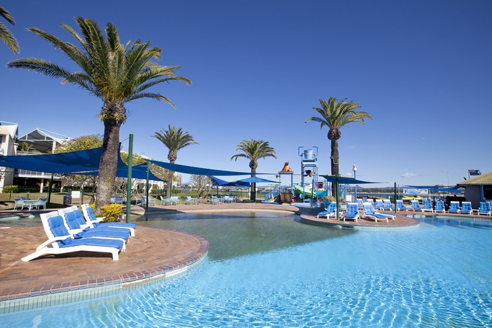 Imagen de la piscina del Hotel Sea World Resort. Foto 13