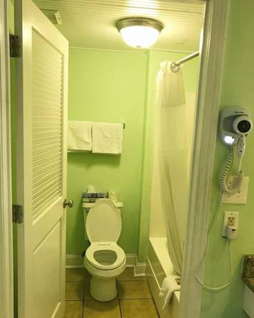 Imagen de la habitación del Hotel Sea and Breeze and Condo. Foto 3