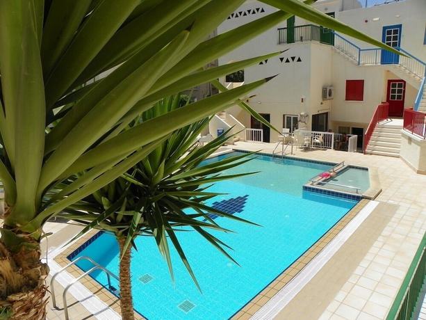 Imagen de la piscina del Hotel Sea \'n Lake View Apartments. Foto 16