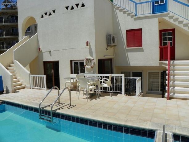 Imagen de la piscina del Hotel Sea \'n Lake View Apartments. Foto 20