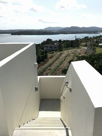 Imagen de los exteriores del Hotel Seabreeze Kouri. Foto 29