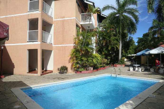 Imagen de la piscina del Hotel Seabreeze Sosua. Foto 17