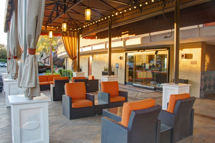 Imagen del bar/restaurante del Hotel Seacrest Oceanfront. Foto 3