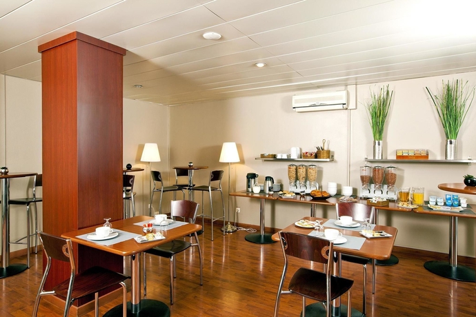 Imagen de los interiores del Hotel Séjours Et Affaires Aix En Provence Mirabeau. Foto 13