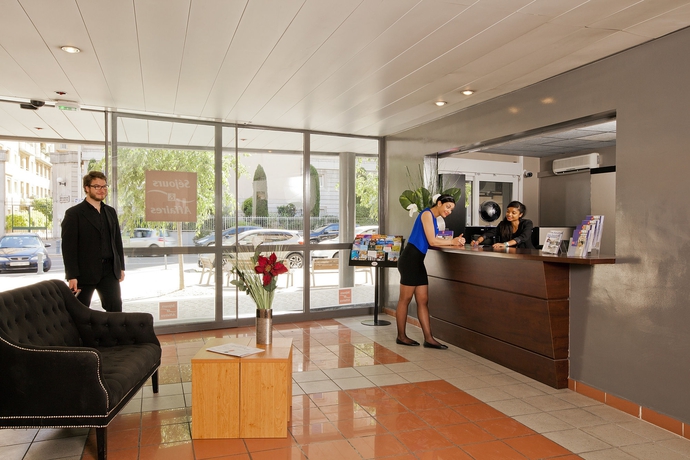 Imagen de los interiores del Hotel Séjours Et Affaires Aix En Provence Mirabeau. Foto 15